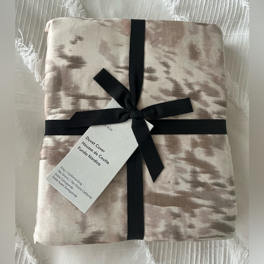 West Elm Abstract Tapestry Duvet Cover (sand)